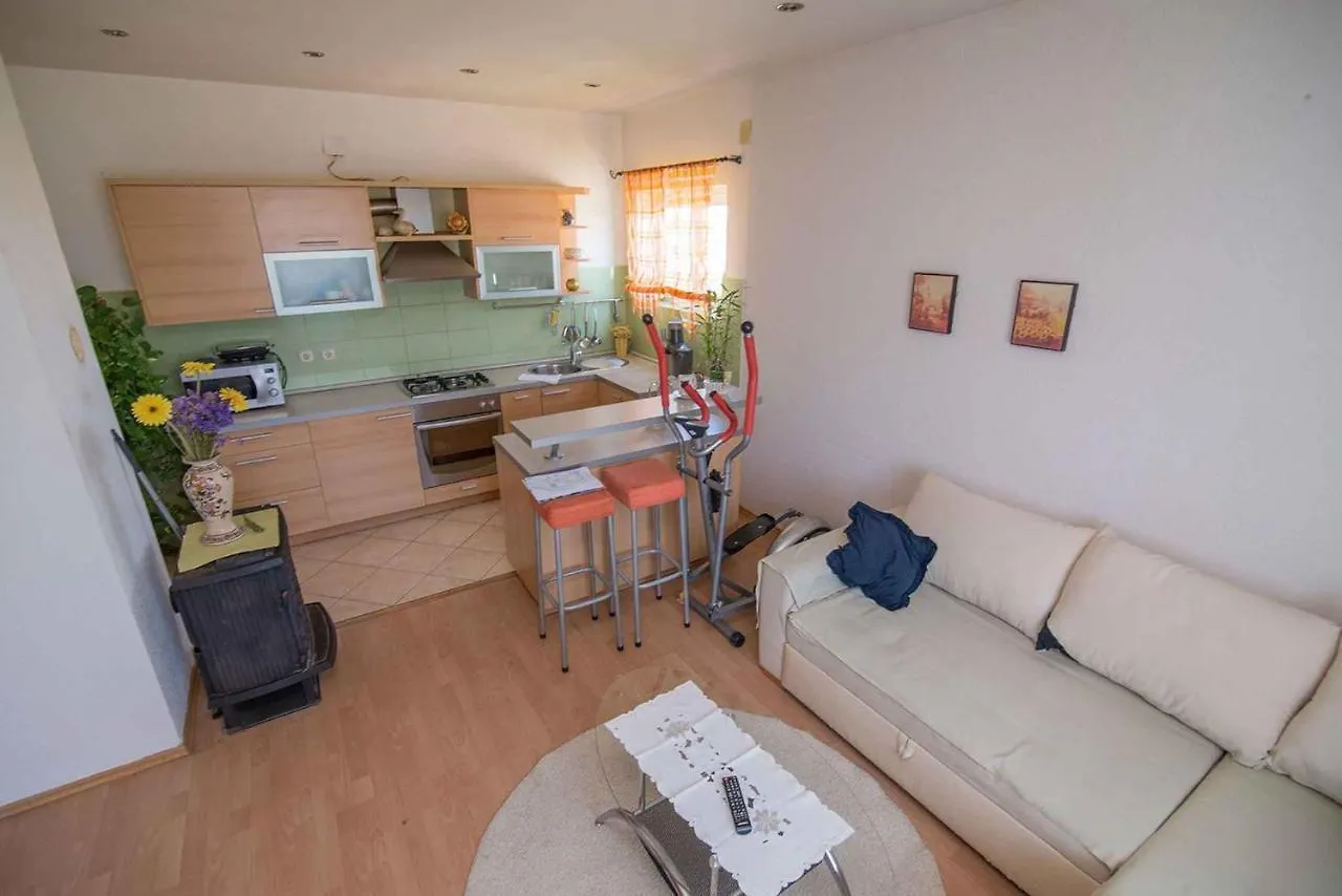 Apartment In Mali Losinj 35946