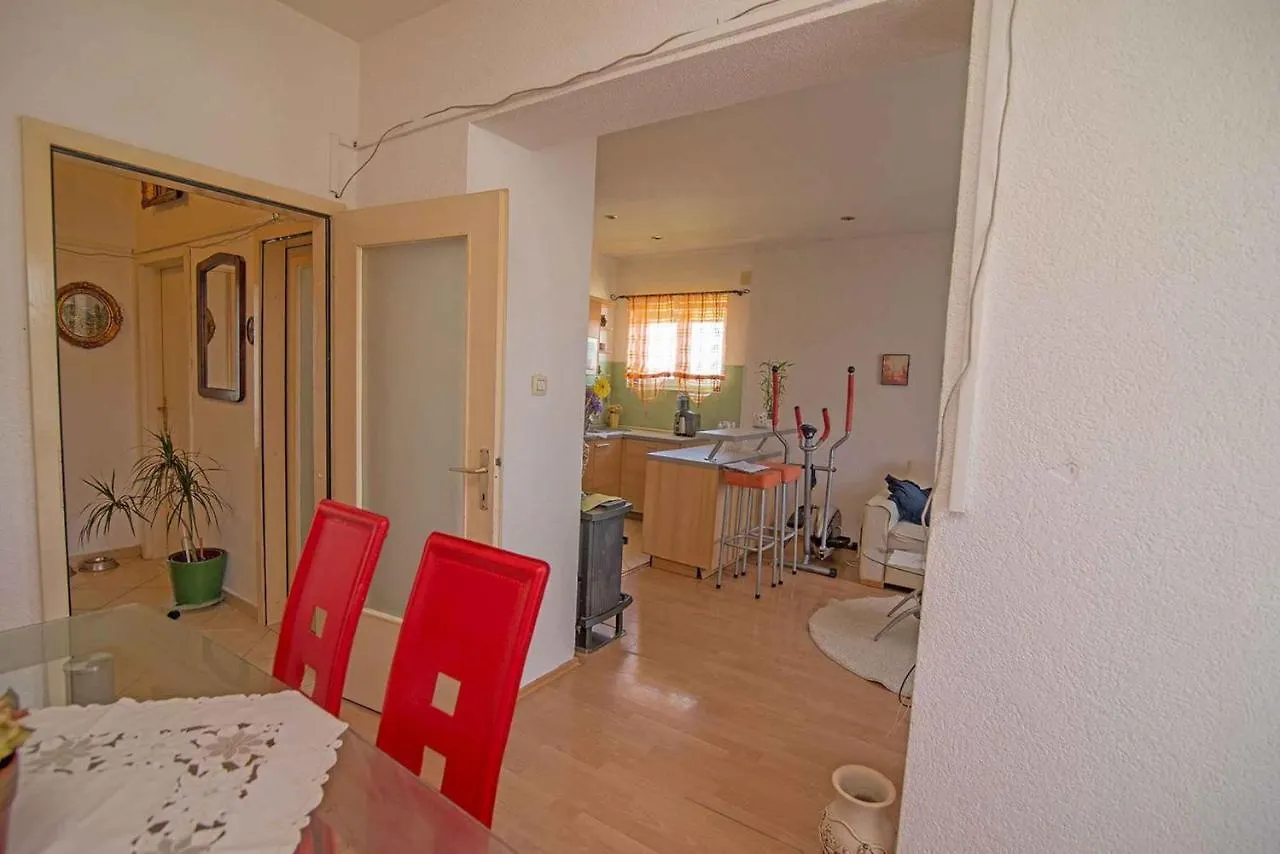 Apartment In Mali Losinj 35946