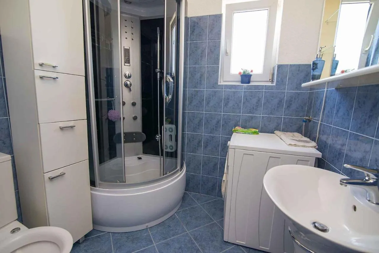 Apartment In Mali Losinj 35946