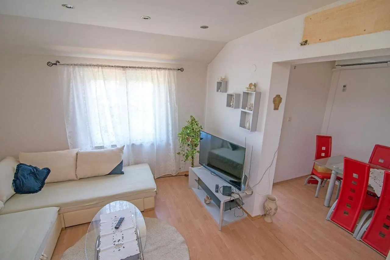 Apartment In Mali Losinj 35946